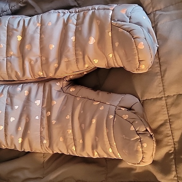 Kensie Girl Baby Snowsuit Grey with metallic Pink Hearts Size 3/6M NWOT - Picture 2 of 6